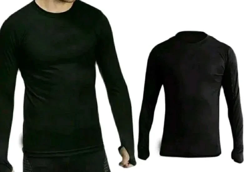 Kaos kompresi lengan panjang dengan bahan elastis dan quick-dry, fit ketat nyaman, cocok untuk gym, lari, dan olahraga intens.